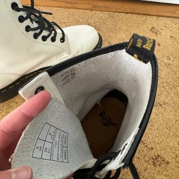 DR MARTENS White Leather 8-Eye Platform Combat Boots Shoes Size 8 - Picture 12 of 13